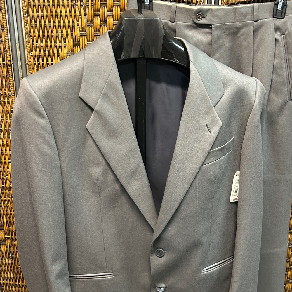 9932 Men's Gray Suit Dillards Size 39R Coat 32 Pants Yves Saint Laurent - Picture 2 of 15